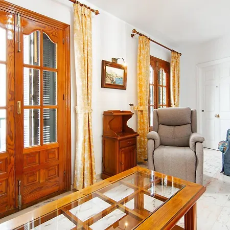 Будинок відпочинку Casa Lola Centro De Нерха